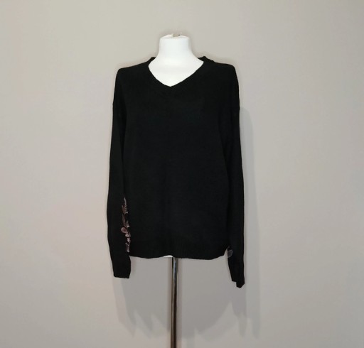 Zdjęcie oferty: Czarny sweter z różowym printem na rękawie Pepco M