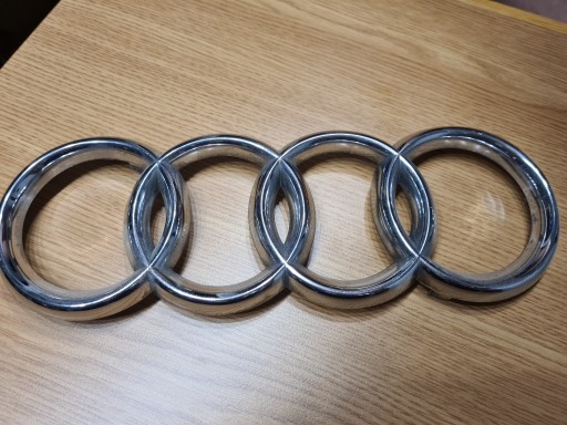 Zdjęcie oferty: Audi A8 S8 emblemat logo grilla znaczek
