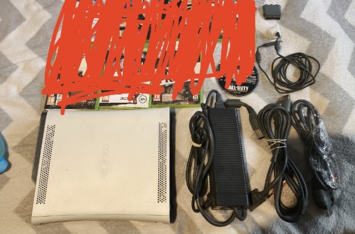 Zdjęcie oferty: Xbox360 + zasilacz+ kable