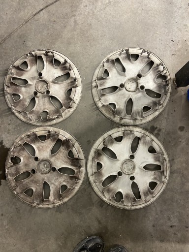 Zdjęcie oferty: Kołpaki Nissan 16