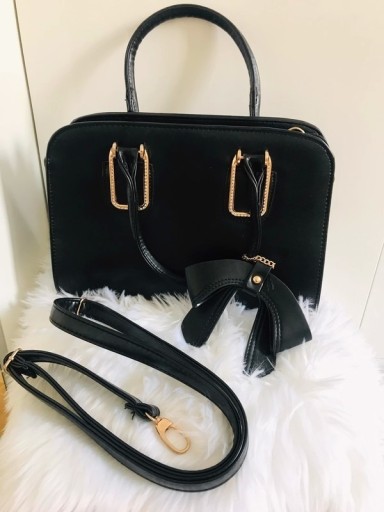Zdjęcie oferty: Czarna klasyczna średnia torebka damska kuferek
