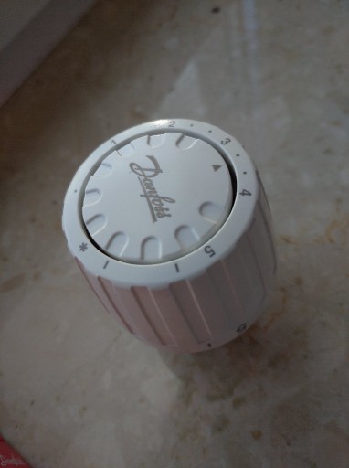 Zdjęcie oferty: Głowica termostatyczną do zaworu grzejnikowego