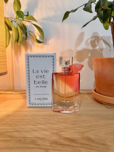 Zdjęcie oferty: La Vie Est Belle En Rose 50ML