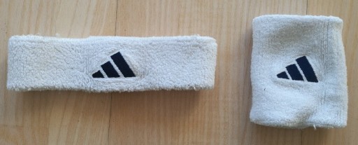 Zdjęcie oferty: Dwustronna frotka na głowę, i rękę, firmy Adidas.