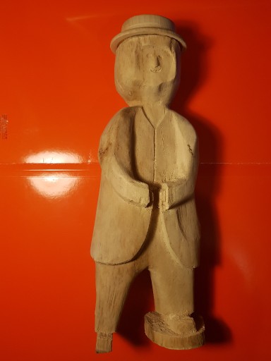 Zdjęcie oferty: Rzeźba drewniana - chłop w kapeluszu