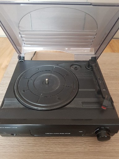 Zdjęcie oferty: GRAMOFON Z Głośnikami i 15 Płyt 