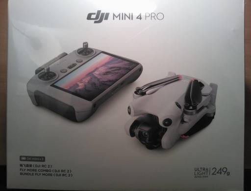 Zdjęcie oferty: Dron DJI Mini 4 Pro Fly More Combo DJI RC 2