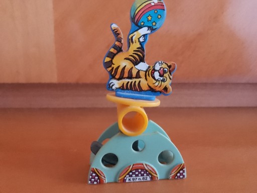 Zdjęcie oferty: Tygrys artysta cyrk. K97 N°82 z kinder niespodzian