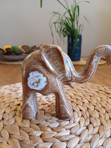 Zdjęcie oferty: Piękna oryginalna figurka słonia w kamieniu Maroko