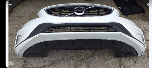 Zdjęcie oferty: Zderzak przedni  gril Volvo V40 R design 