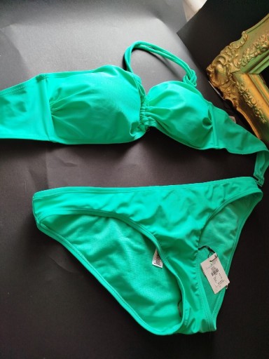 Zdjęcie oferty: Zielony strój kąpielowy dwuczęściowy rozmiar 42/46