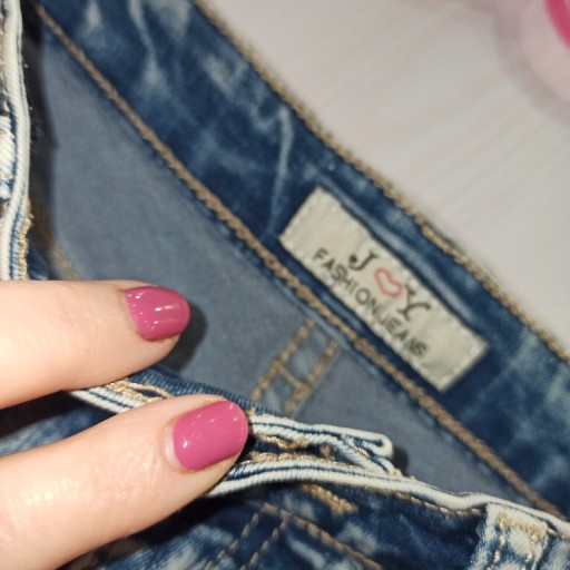 Zdjęcie oferty: Krótkie spodenki jeansowe r.134