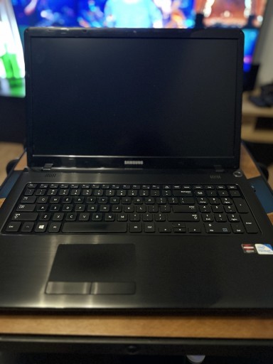 Zdjęcie oferty: Laptop SAMSUNG Lift/ 17,3’’, 8GB, SSD 256GB