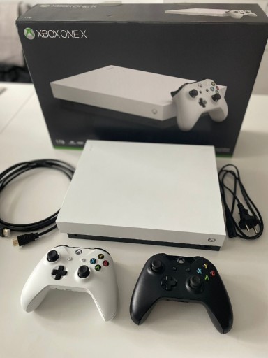 Zdjęcie oferty: Konsola Xbox One X Robot White 1TB + 2 pady