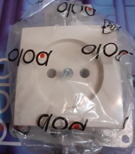 Zdjęcie oferty: Gniazdo pojedyncze b/u do ramek Hager-Polo Fiorena kremowe - nowe