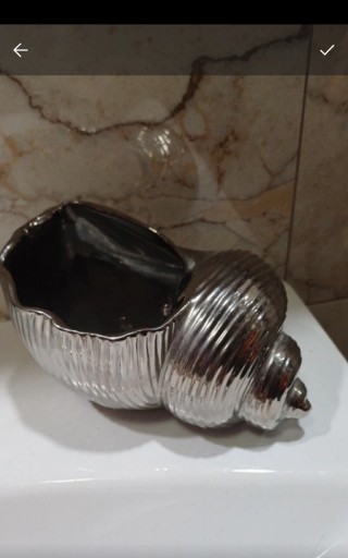 Zdjęcie oferty: Śliczny wazonik ceramiczny w kształcie muszli