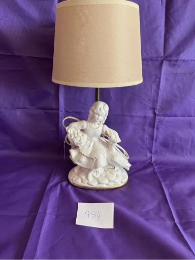 Zdjęcie oferty: W pięknym stanie lampa Salonowa Ładna Mosiężna
