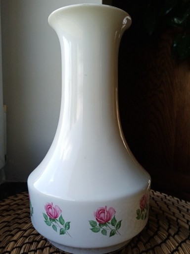 Zdjęcie oferty: Porcelanowy biały wazon z różami