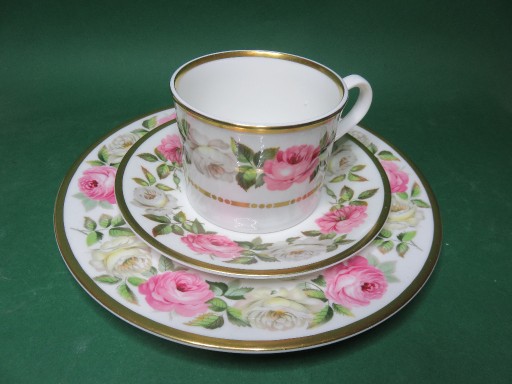 Zdjęcie oferty: filiżanka ROYAL WORCESTER różane trio