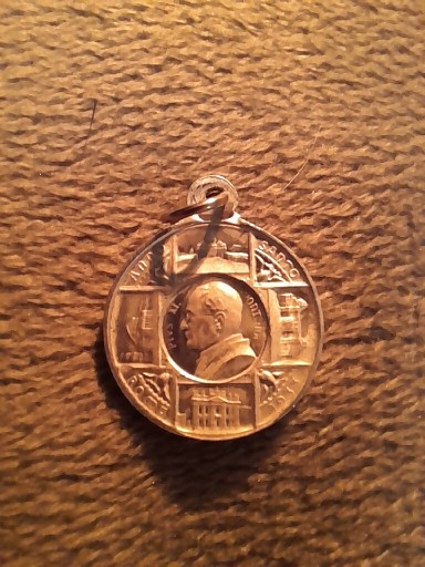 Zdjęcie oferty: Srebrny medalik z Papieżem Piusem XI