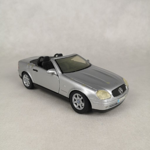 Zdjęcie oferty: MAISTO Mercedes Benz SLK 230 skala 1:18 model 