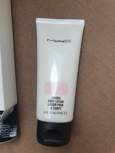 Zdjęcie oferty: Mac Strobe Body Lotion 100ml 