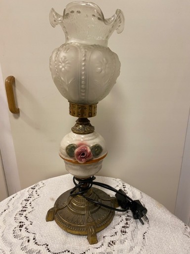 Zdjęcie oferty: Lampka Porcelanowa z Kloszem