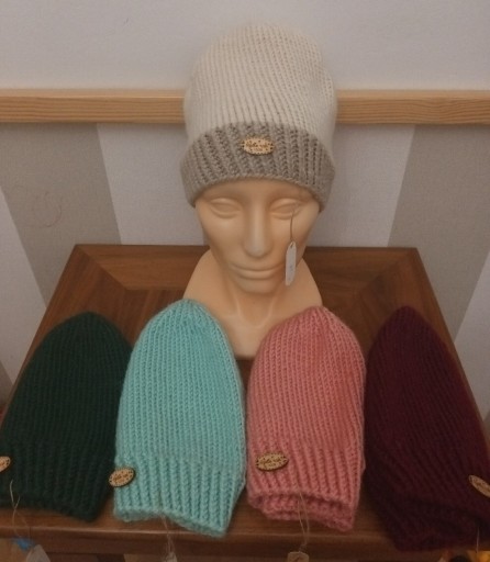 Zdjęcie oferty: Ręcznie robione, zimowe czapki damskie 