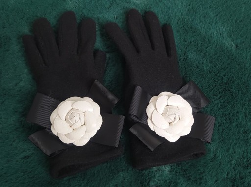 Zdjęcie oferty: Rękawiczki damskie z kwiatem