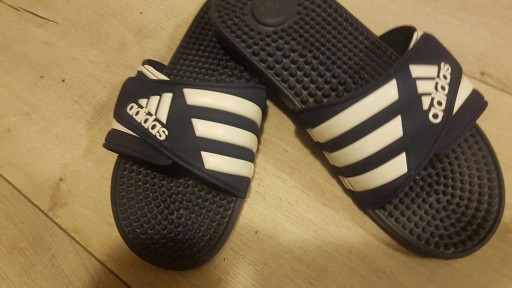 Zdjęcie oferty: Adidas -klapki na basen 40