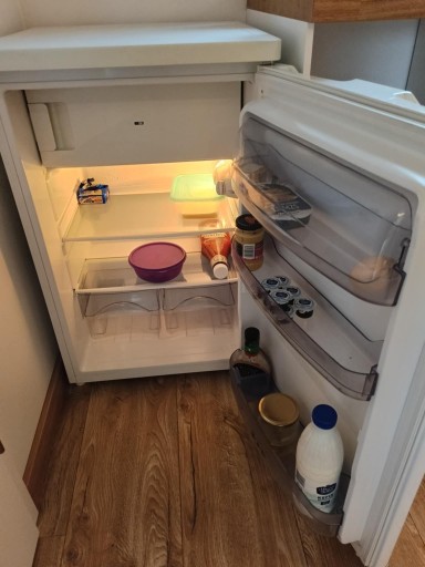 Zdjęcie oferty: lodówka Whirpool ARC 104/1 A+