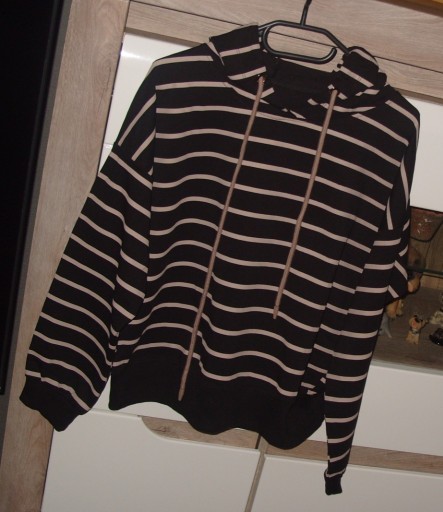 Zdjęcie oferty: Bluza  -MEGI-czarno -beżowe paski z kapturem  r. L/XL