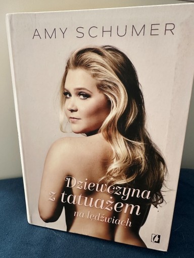 Zdjęcie oferty: Dziewczyna z tatuażem na lędźwiach Amy Schumer