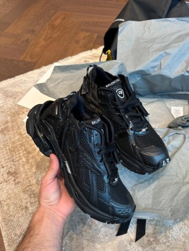 Zdjęcie oferty: Balenciaga Runner Black 43