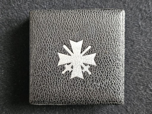 Zdjęcie oferty: Pudełko Krzyż Zasługi Wojennej 1Klasy z mieczami 