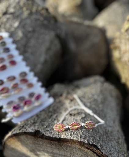 Zdjęcie oferty: Bransoletka z muszlami – ręcznie robiona, regulowana, różne wzory