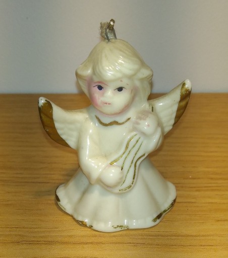 Zdjęcie oferty: Zawieszka porcelanowy aniołek, dzwoneczek