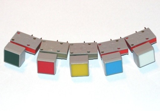 Zdjęcie oferty: Przycisk czerwony, kwadratowy z mikrostykiem do druku.