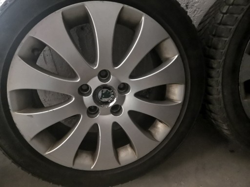 Zdjęcie oferty: Komplett felg aluminiowy oryginalne skoda plus opo