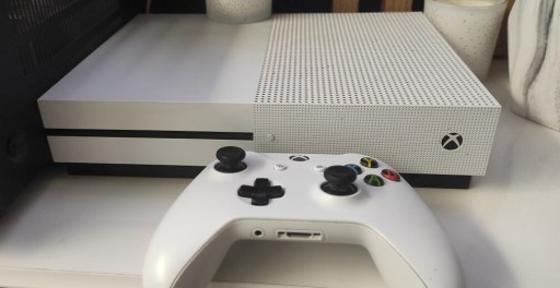 Zdjęcie oferty: Konsola Xbox One S 1Tb