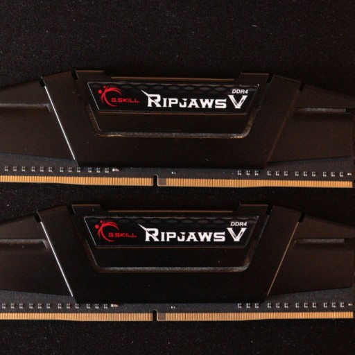 Zdjęcie oferty: Pamięć G.SKILL Ripjaws V DDR4 3200 MHz