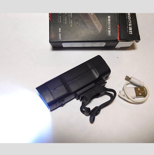 Zdjęcie oferty: LAMPKA LED rowerowa Bardzo zgrabna , mała i mocna Uniwersalna 