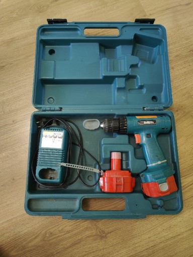 Zdjęcie oferty: Wiertarko-wkrętarka Makita 6223D - bateria X2 , ładowarka, skrzynka walizka