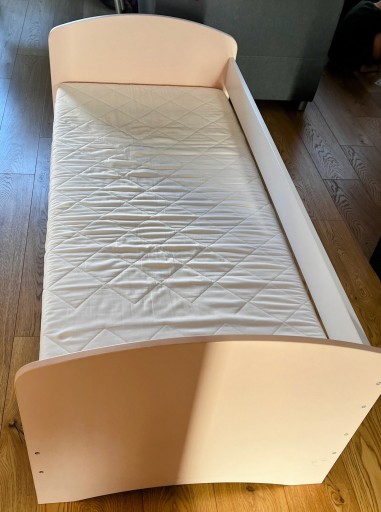 Zdjęcie oferty: Łóżko dziecięce różowe 160x70 cm z materacem