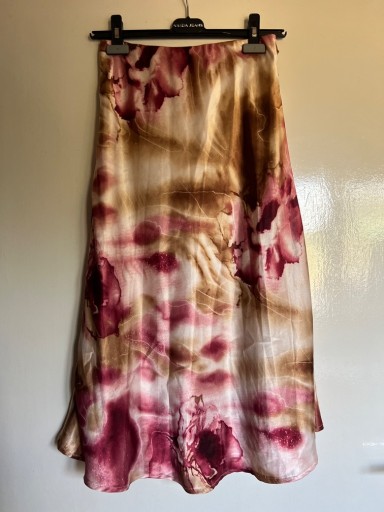 Zdjęcie oferty: Elegancka spódnica we wzory z paseczkiem