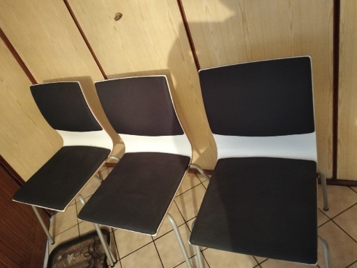 Zdjęcie oferty: Krzesła białe drewniane 