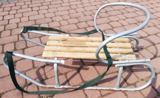 Zdjęcie oferty: Sanki metalowe z drewnianym siedziskiem