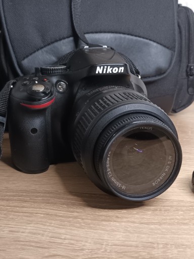 Zdjęcie oferty: Nikon D5200 obiektyw Nikor 18-55mm 2 x bateria 