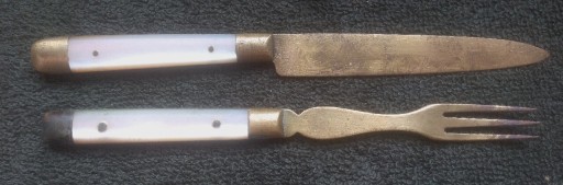 Zdjęcie oferty: Przedwojenny nożyk widelec mosiądz + masa perłowa