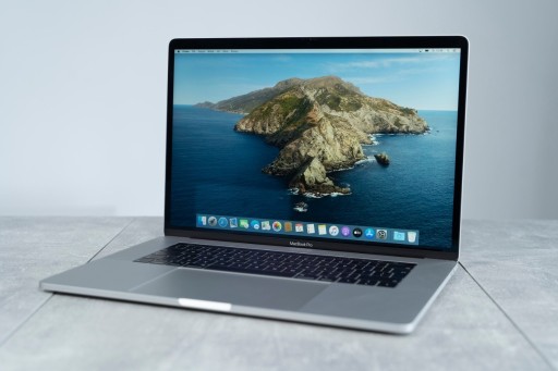 Zdjęcie oferty: Macbook Pro 2018 15" 16 GB RAM 512 GB Core i7 560X